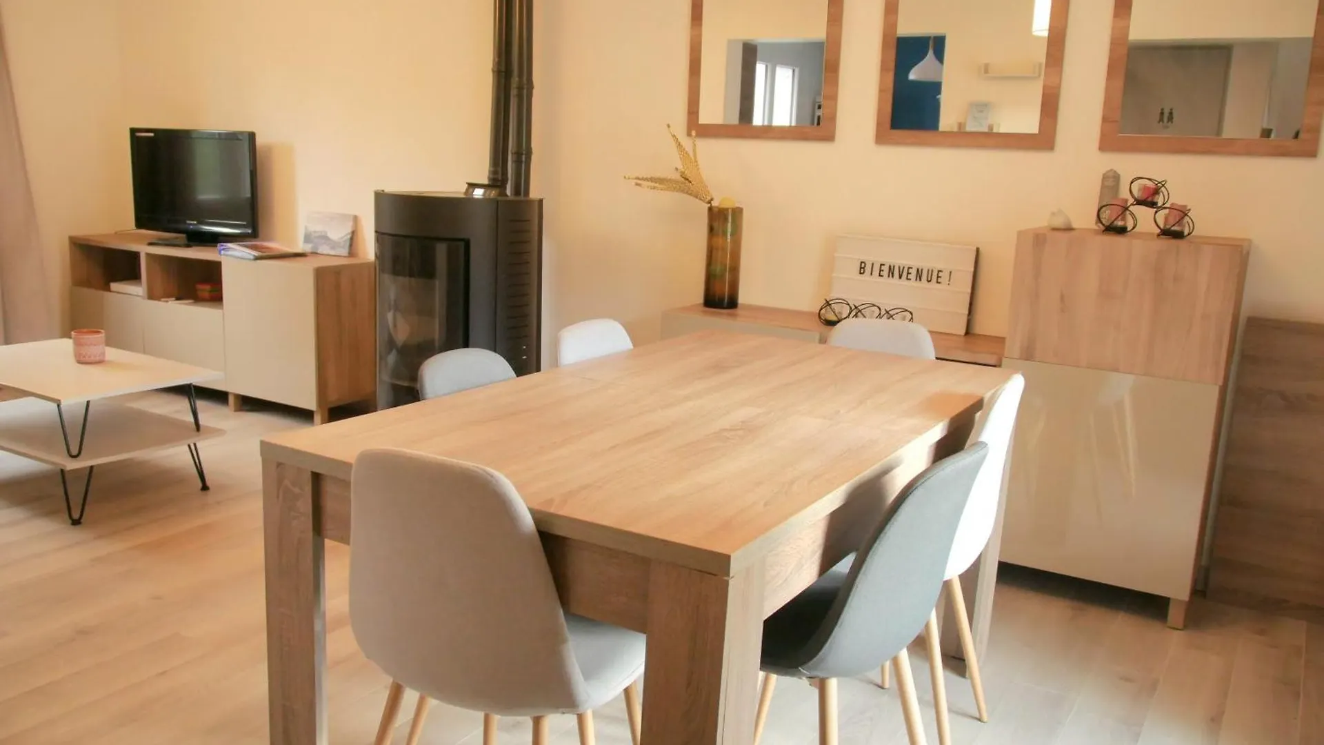 Holiday home Maison Vue Sur Le Rocher Remuzat